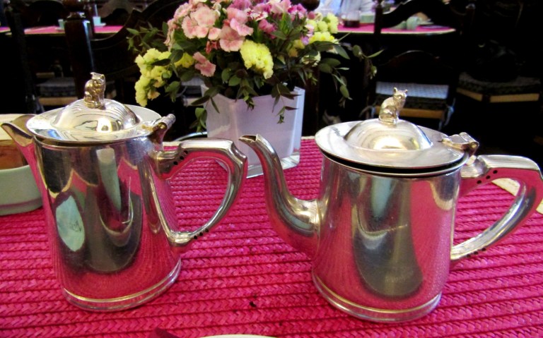 Teapots sized