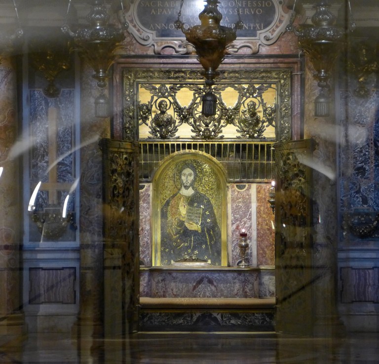 rom2c_vatikan2c_petrusgrab_unterhalb_des_papstaltars_des_petersdoms_in_den_vatikanischen_grotten-e1566782180848.jpg